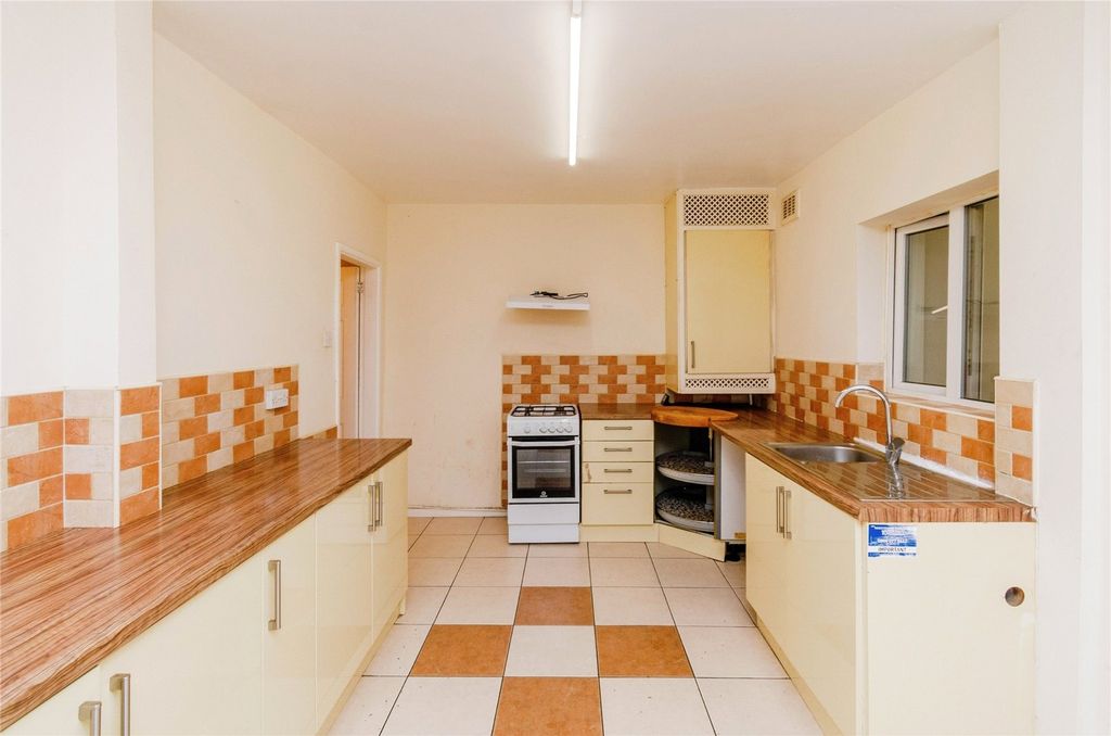 Property photo 2 of 17 Picture No. 14