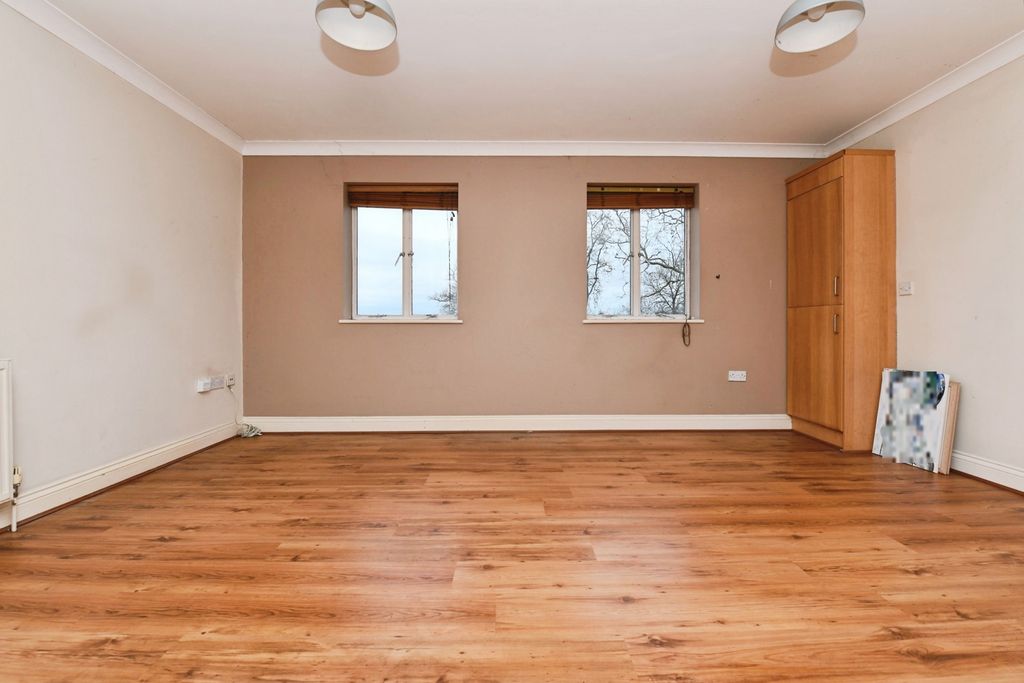 Property photo 3 of 13 Pbox-Img.Jpg