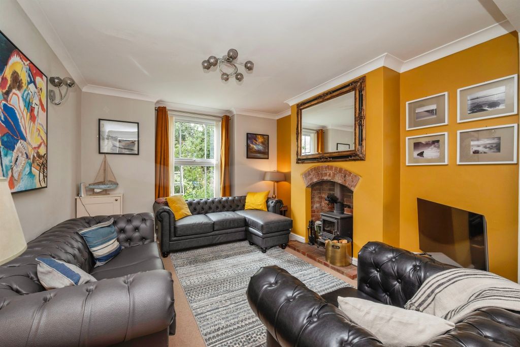 Property photo 2 of 25