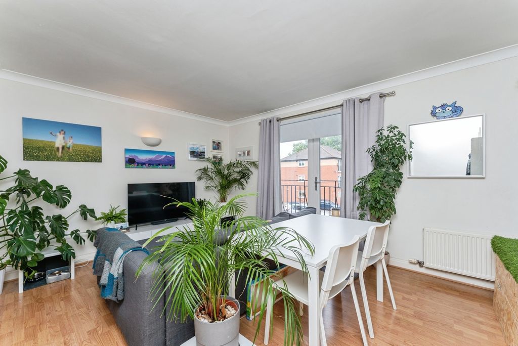 Property photo 2 of 16 Open Plan Lounge
