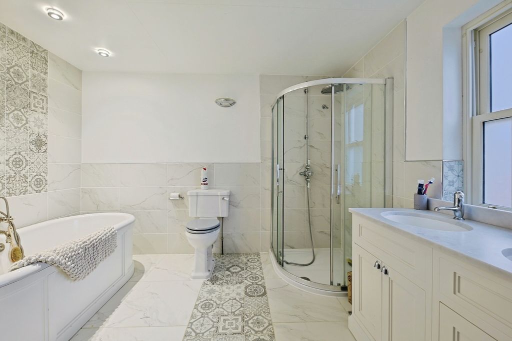 Property photo 2 of 14 4646147