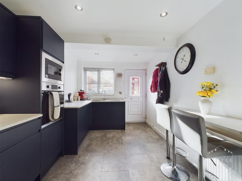 Property photo 3 of 13 Kitchen