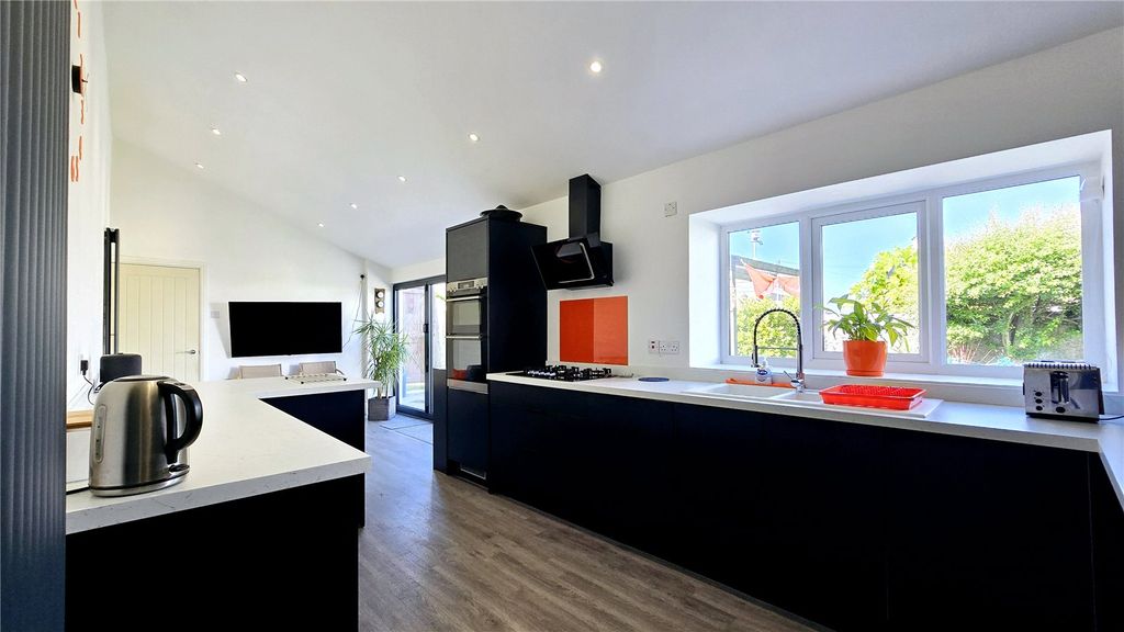 Property photo 2 of 20 Kitchen