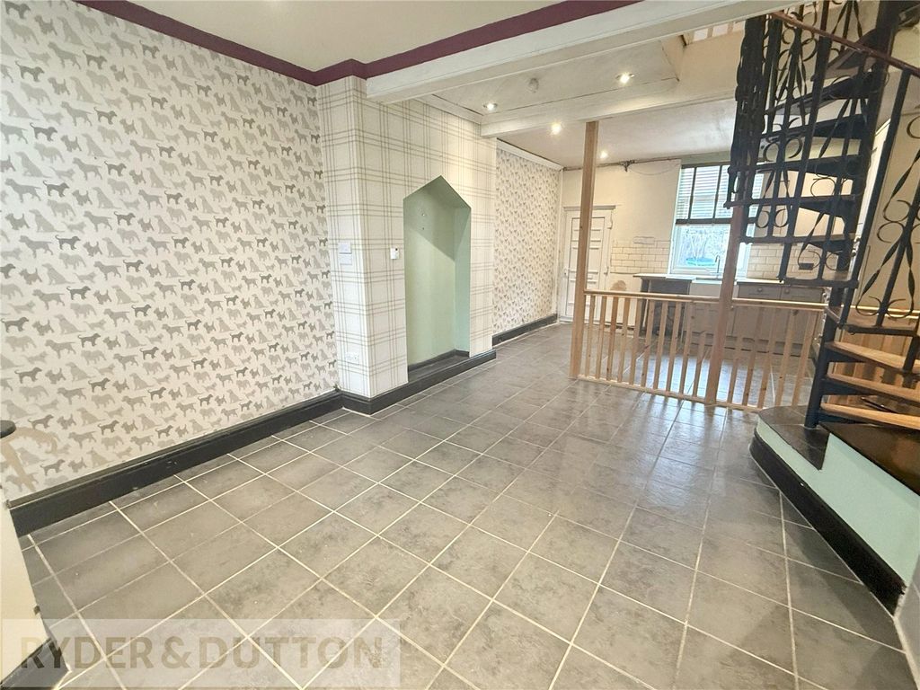 Property photo 3 of 19 Lounge