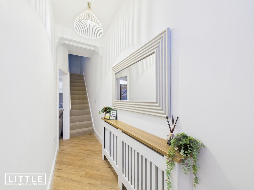 Property photo 2 of 29 Photo 4