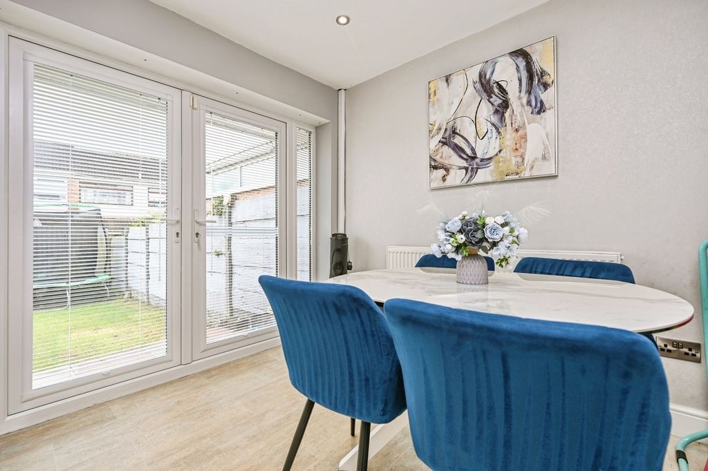 Property photo 3 of 17 Pbox-Img.Jpg