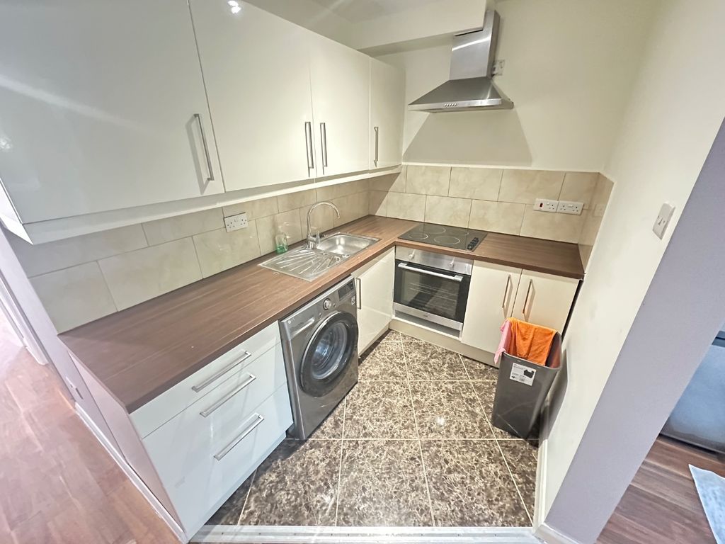 Property photo 3 of 8 2368992