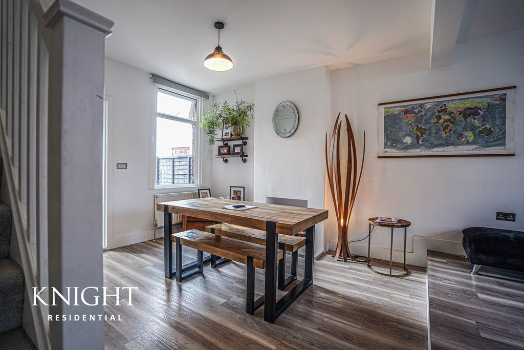 Property photo 3 of 24