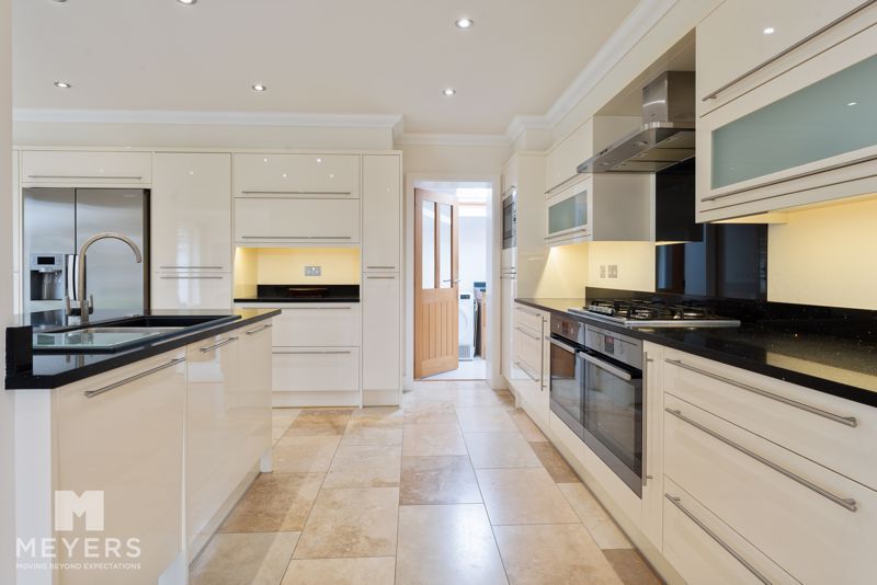 Property photo 2 of 21 Photo 11