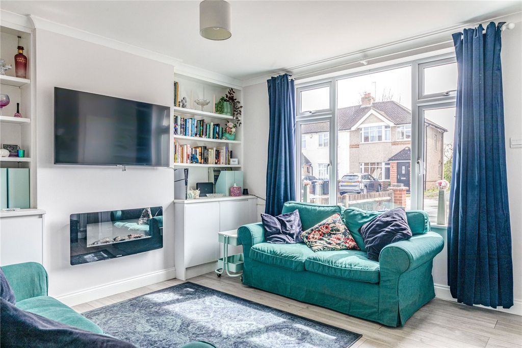 Property photo 3 of 24 Sitting Room