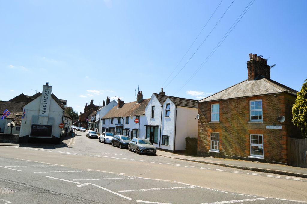 Property photo 2 of 14 High Street