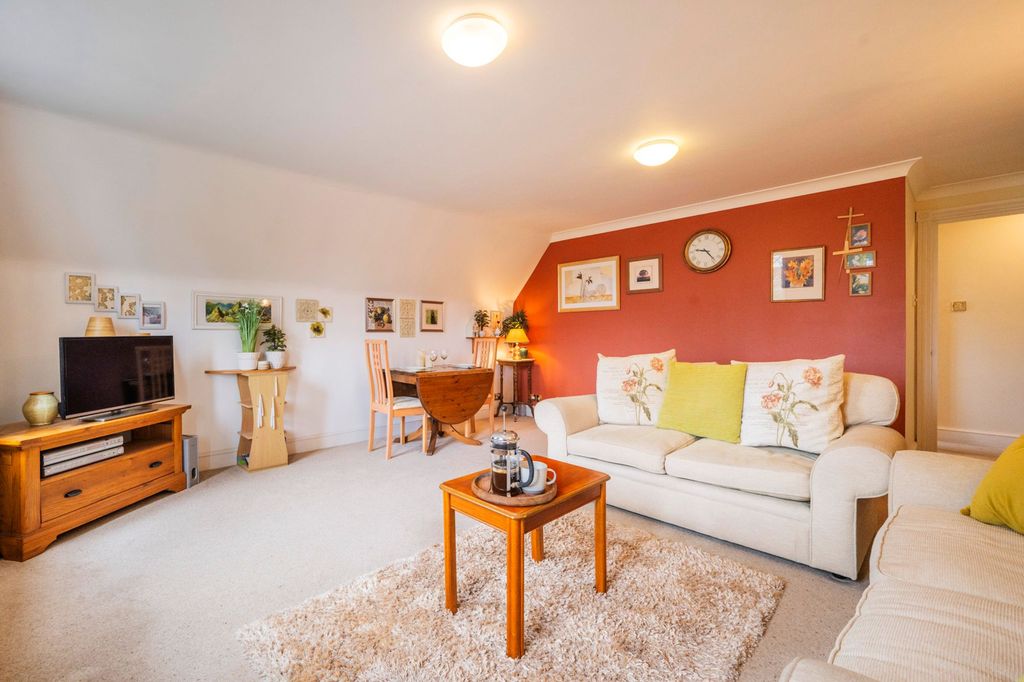 Property photo 2 of 10 Living Room/Diner