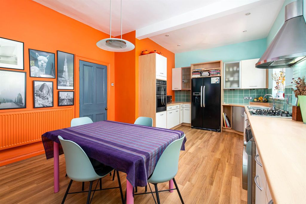 Property photo 3 of 25 Kitchen_4.Jpg