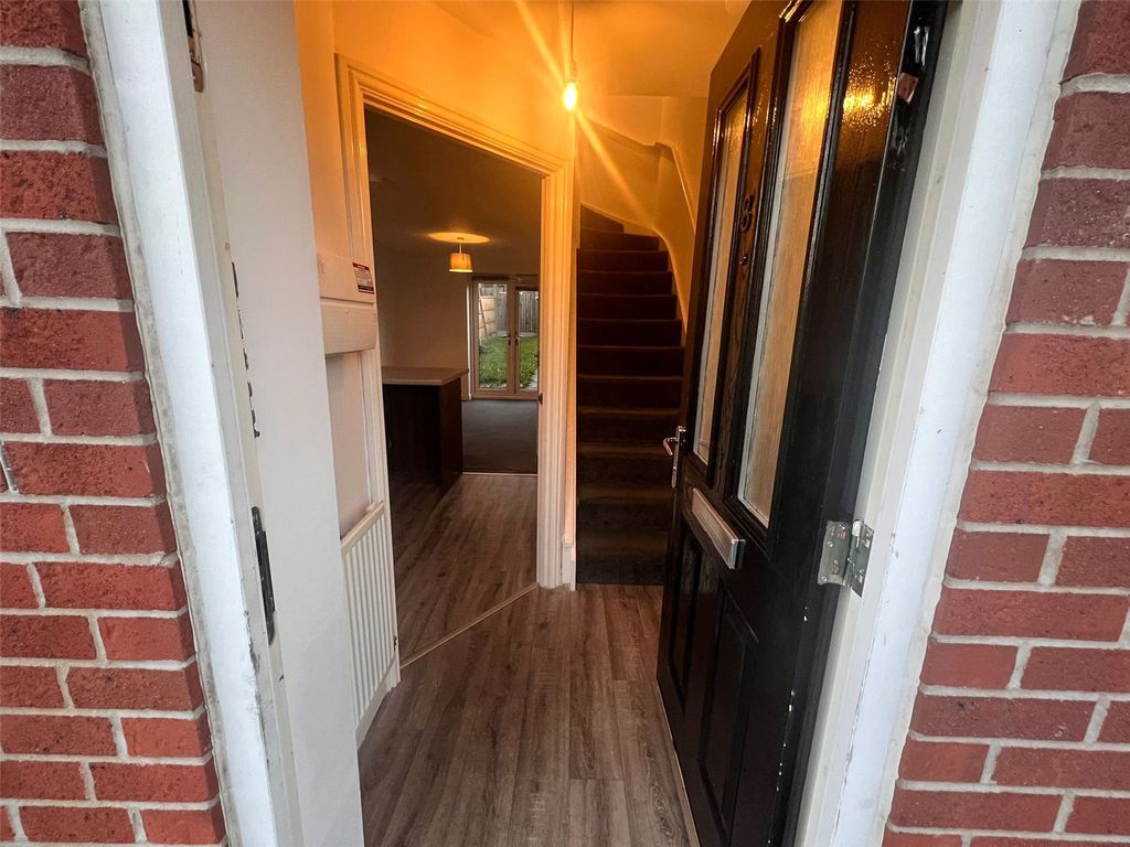 Property photo 3 of 13 Entrance Hallway