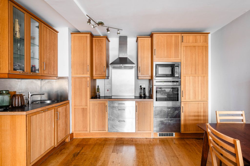Property photo 3 of 7 3