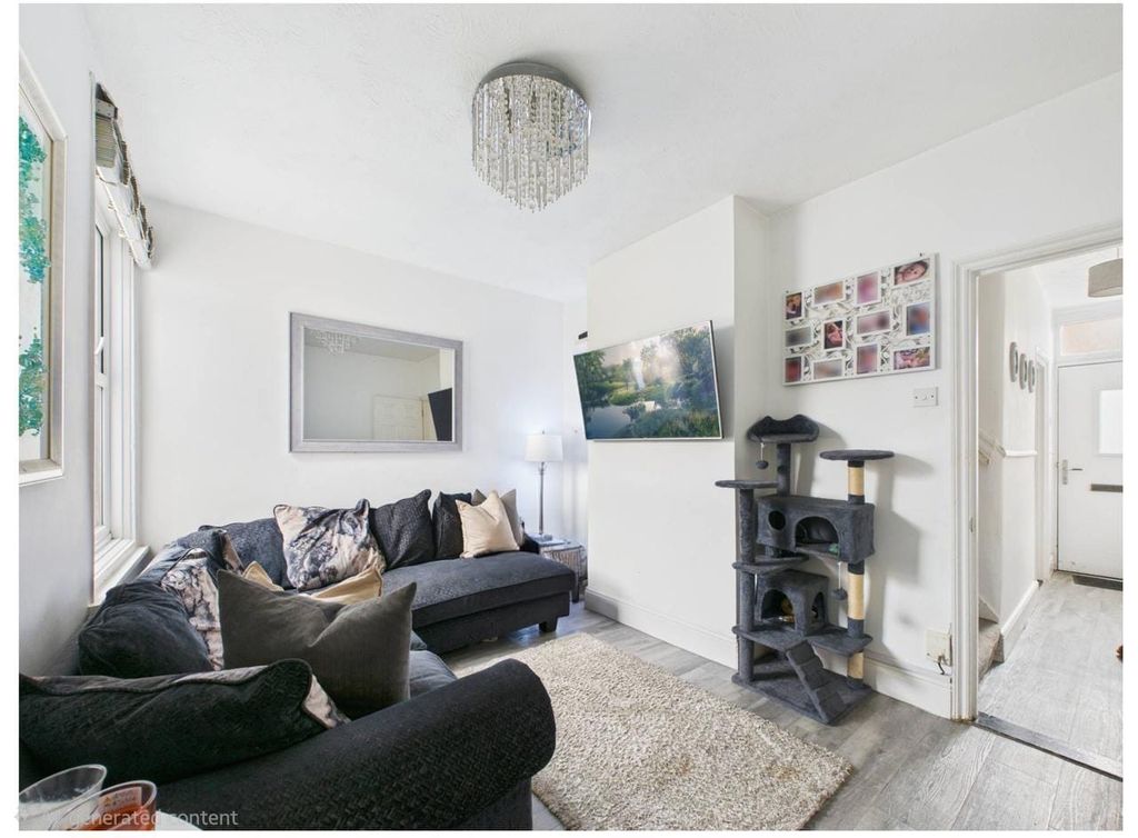 Property photo 3 of 8