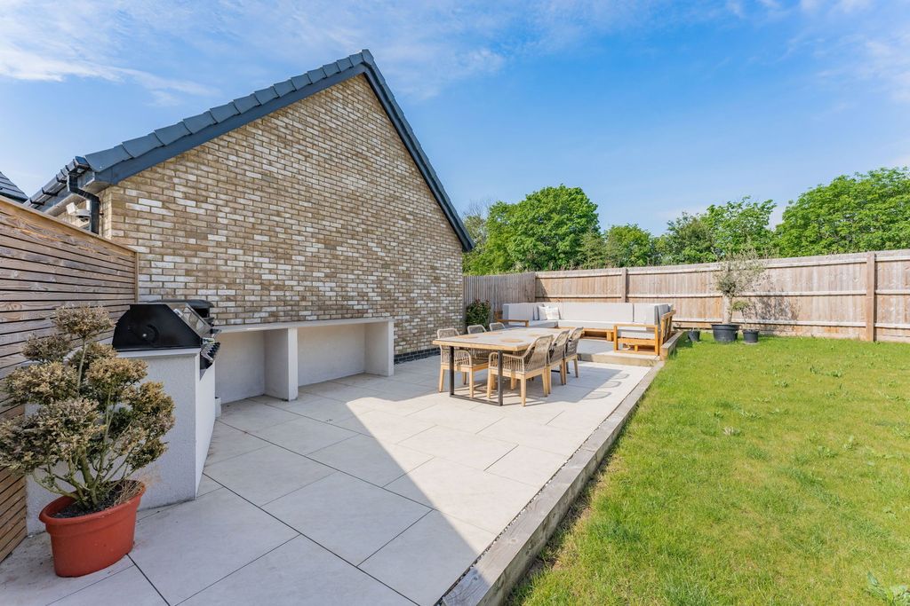 Property photo 2 of 49
