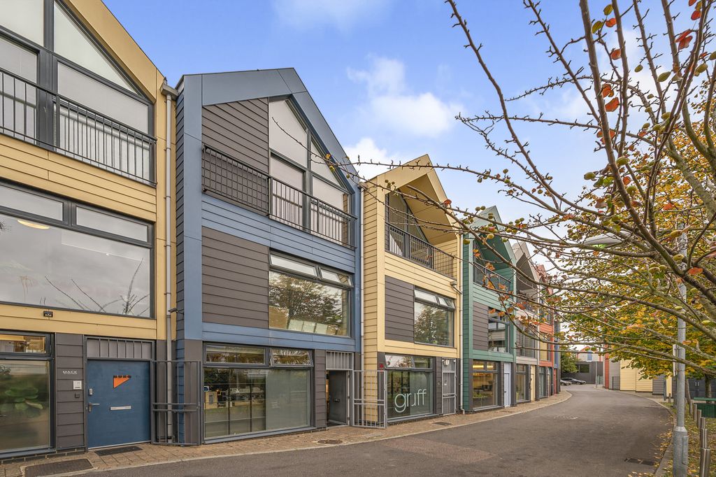 Property photo 2 of 11