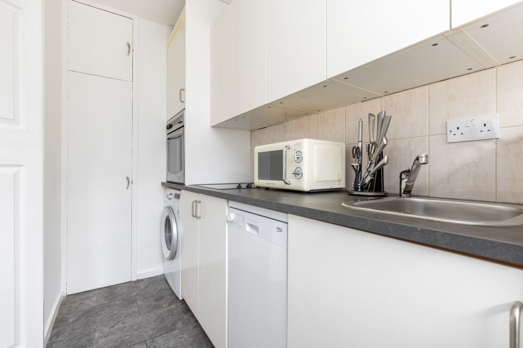 Property photo 2 of 25 Kitchen