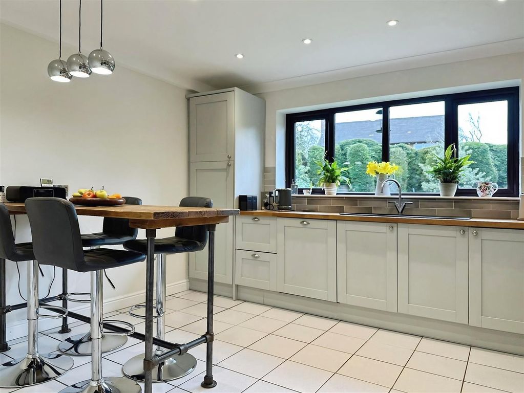 Property photo 2 of 36 Kitchen