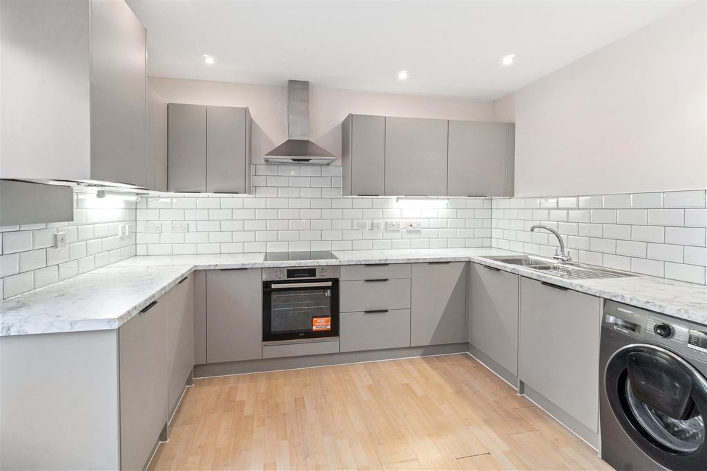 Property photo 2 of 9 04.Jpg