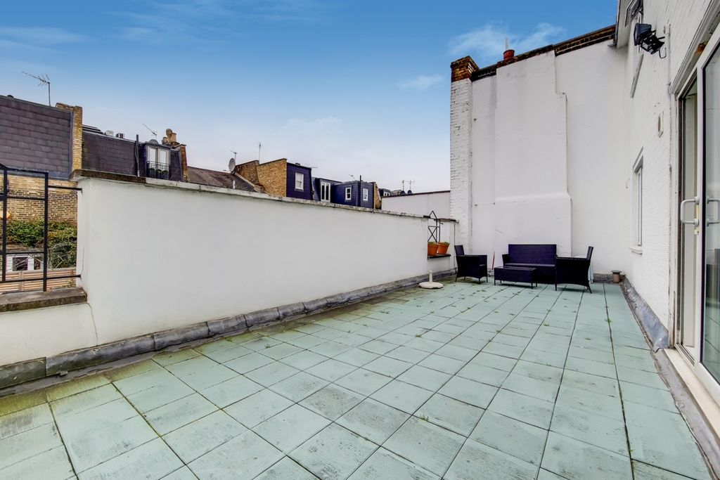 Property photo 3 of 17 Terrace