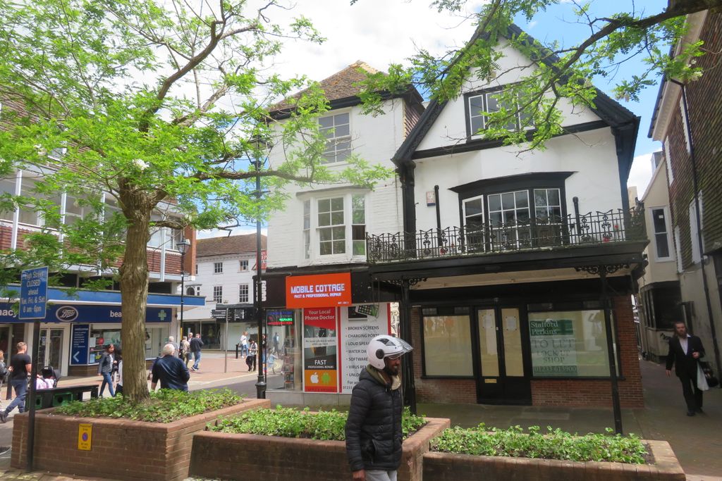 Property photo 1 of 7 Retail Premises To Let