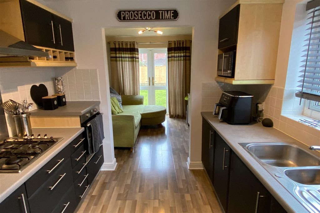 Property photo 3 of 24 Kitchen