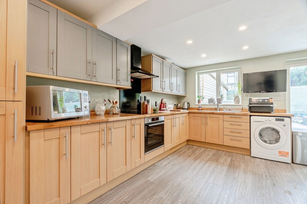 Property photo 3 of 18 Pbox-Img.Jpg