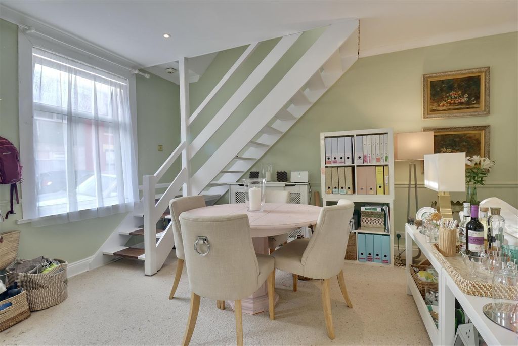 Property photo 3 of 15 4143670F-9D9C-42C1-8E3A-05Fbd609Fa67_1_201_A.Jpeg