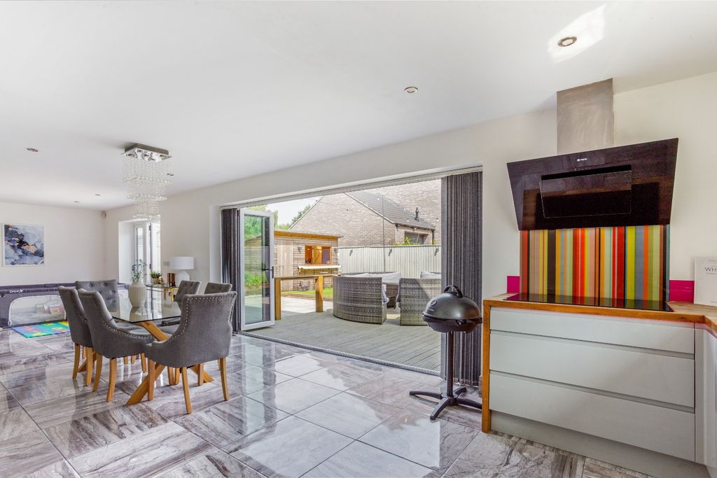 Property photo 2 of 31 4357541