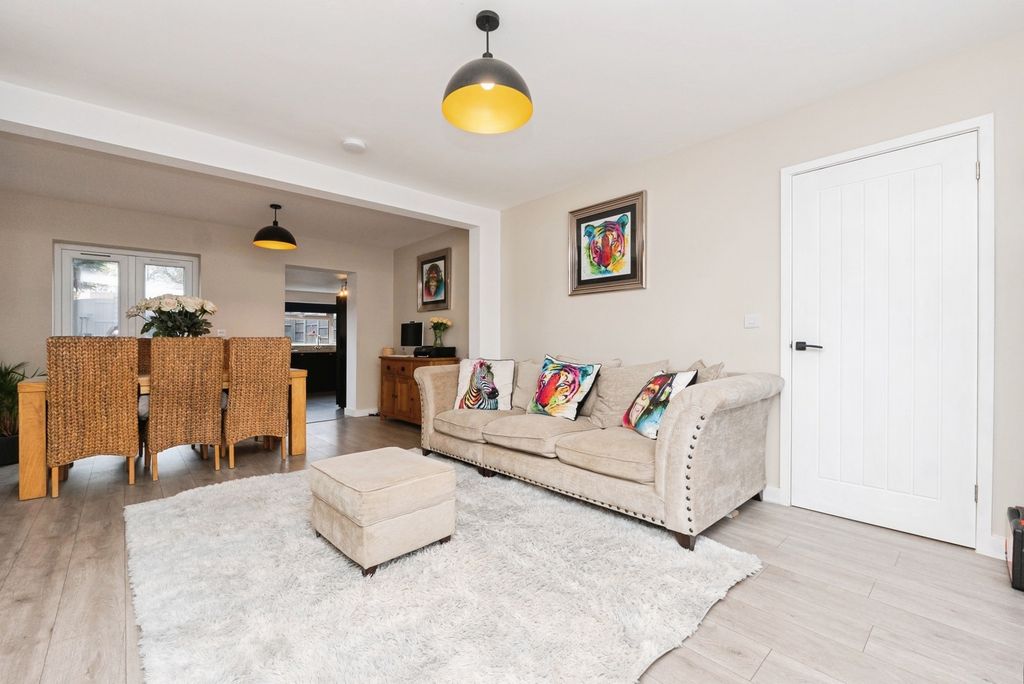 Property photo 2 of 16 Pbox-Img.Jpg