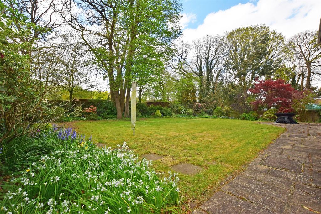 Property photo 2 of 16 Garden