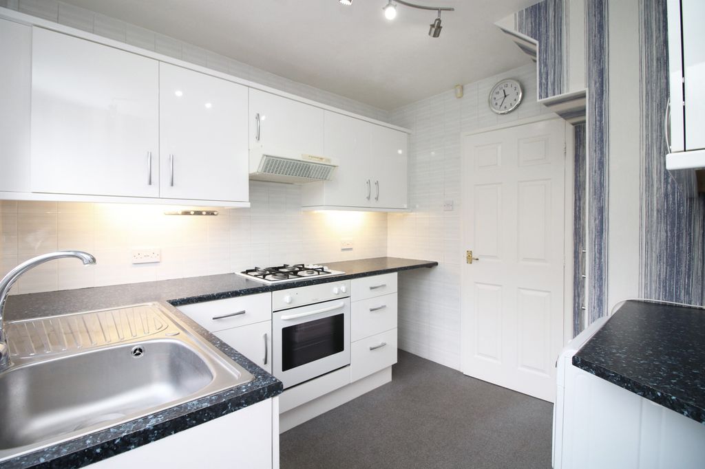 Property photo 2 of 20