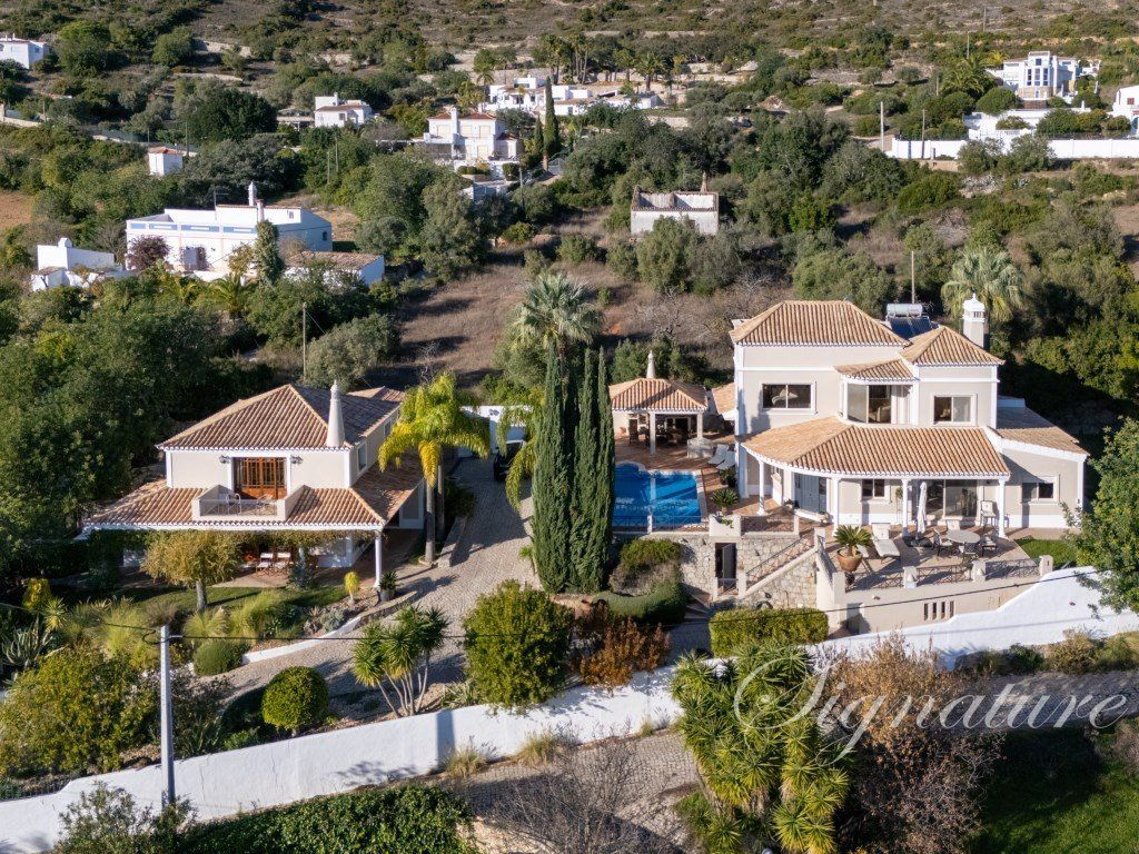 Property photo 1 of 60 4 Bedrooms En Suite Villa, An Oasis Of Tranquility, Offering Not Only The Breathtaking Sea Views But Also A Home With Charm In Santa Barbara De Nexe.