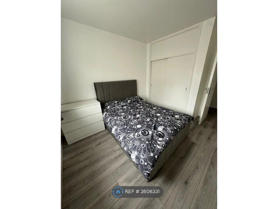 Property photo 1 of 12 Room 1