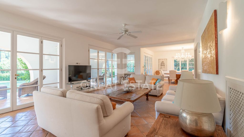 Property photo 2 of 40 Interiors