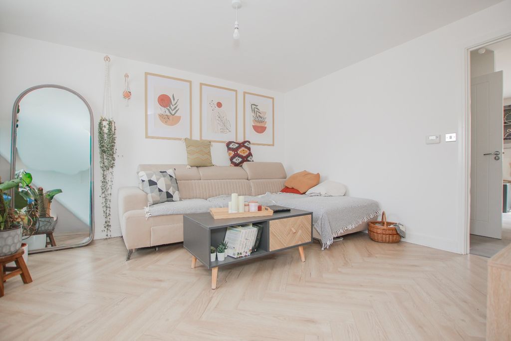 Property photo 3 of 16 4892754