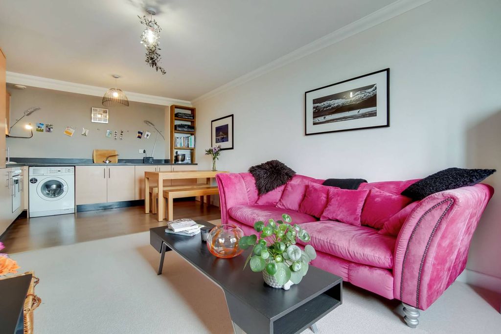 Property photo 2 of 9