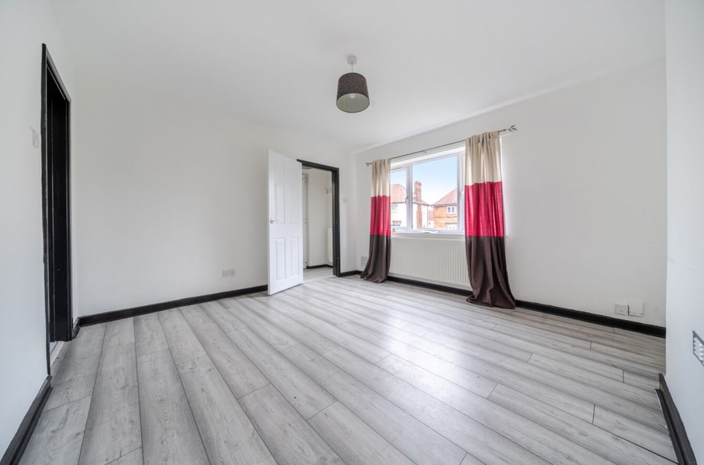 Property photo 2 of 23 1447539-8-69Df5672E0F46