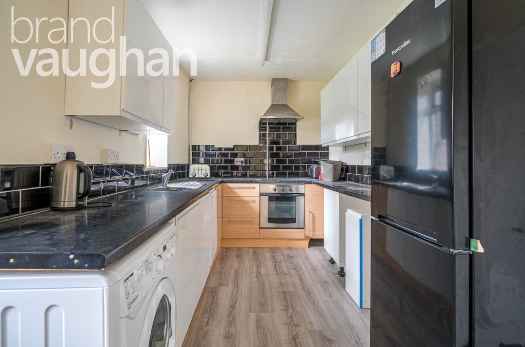 Property photo 2 of 10 102F237A-37A8-4Db...