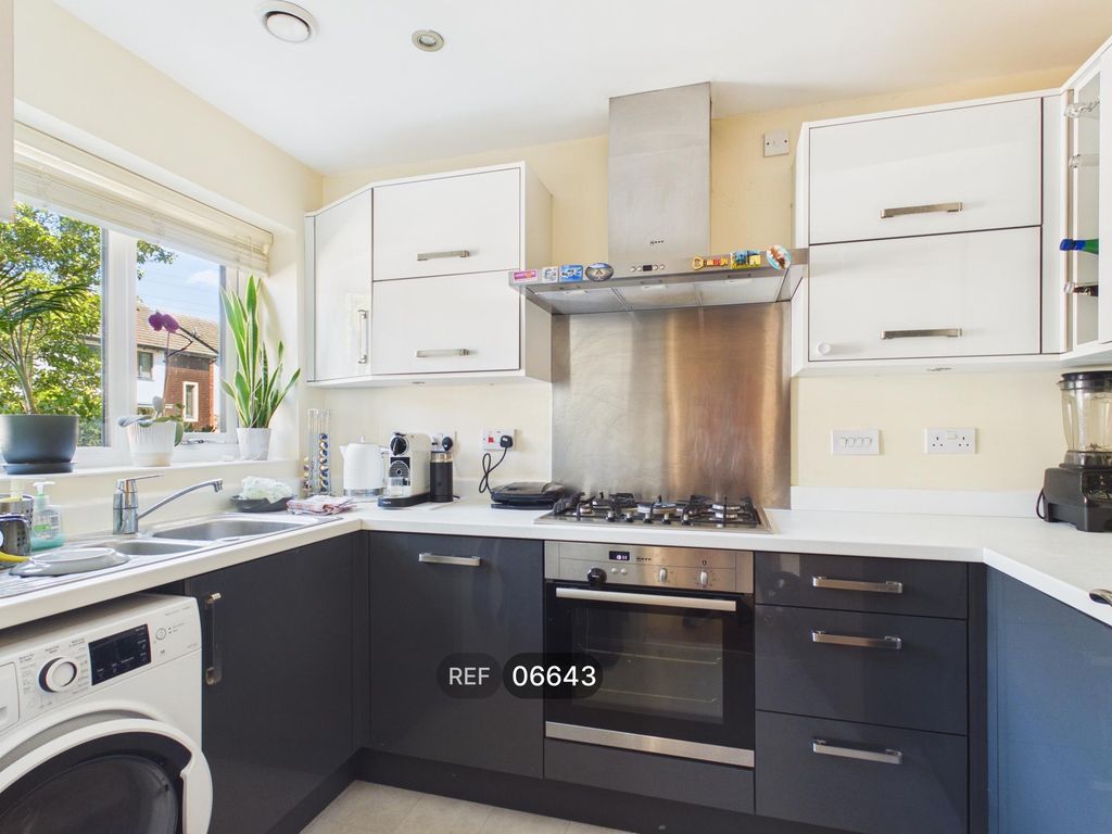 Property photo 3 of 22 Kitchen