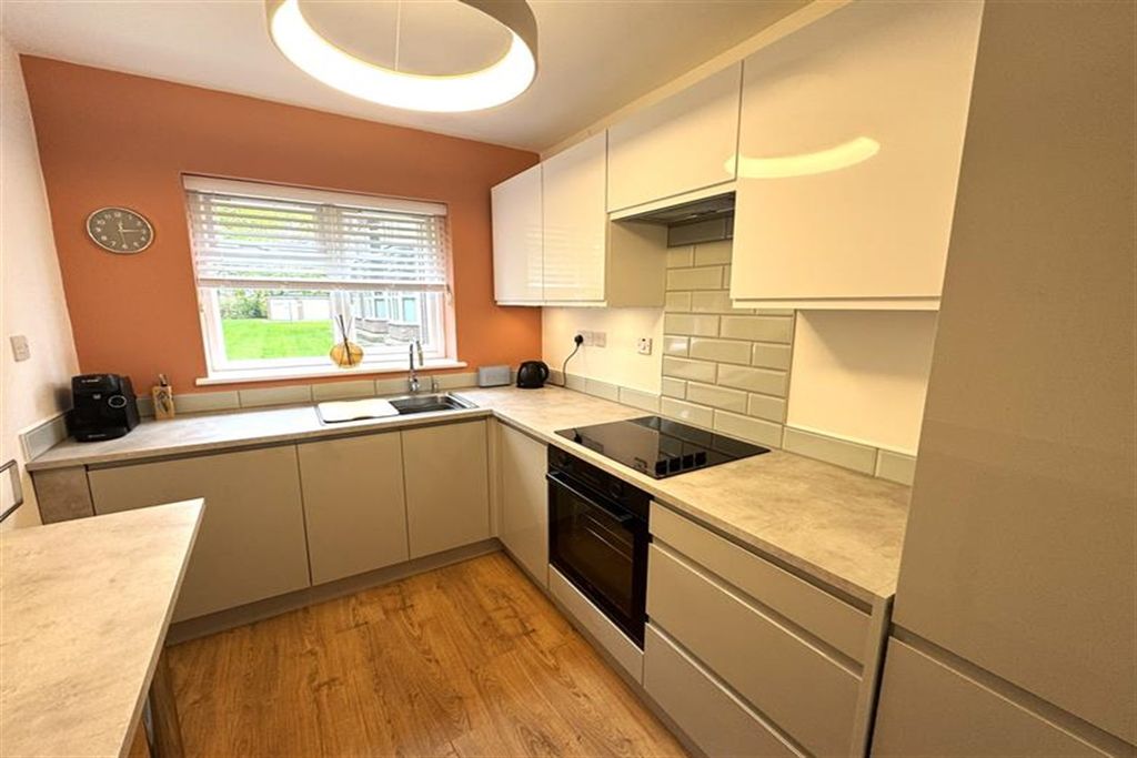 Property photo 2 of 8 (Main)