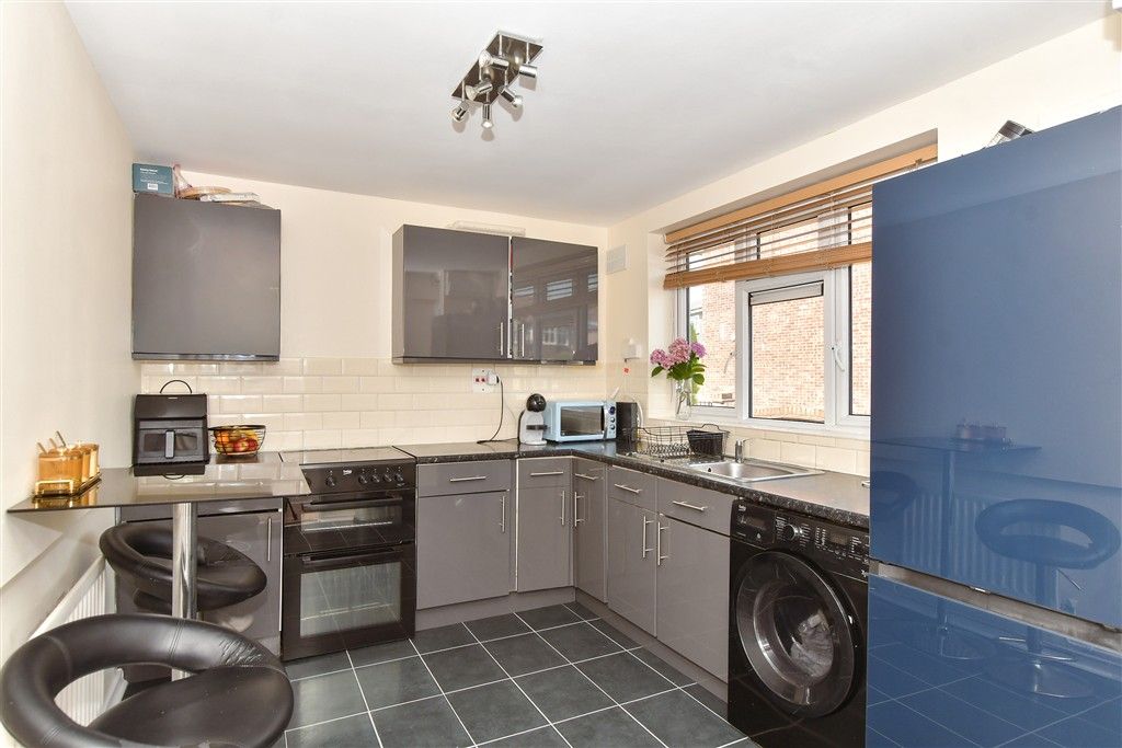 Property photo 2 of 10 Kitchen