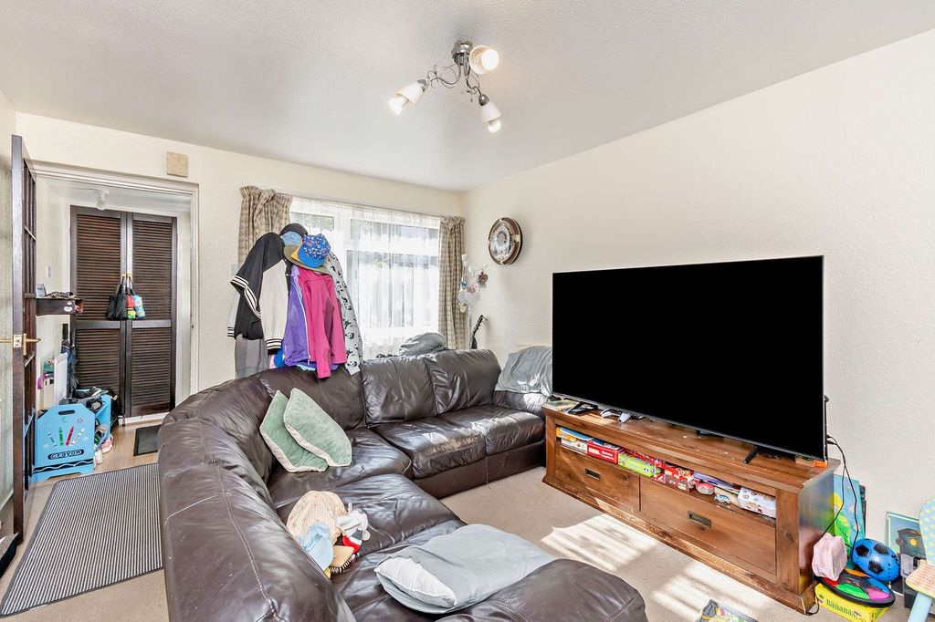 Property photo 2 of 25