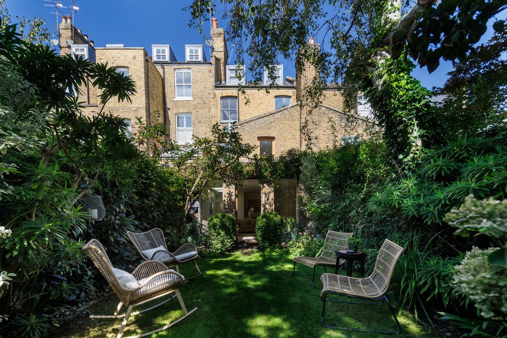 Property photo 3 of 27 309145 - Lillieshallroad-Sw4-Jsouteyrat-18739.Jpg