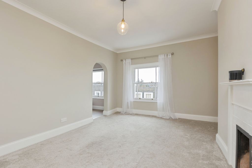 Property photo 3 of 11 Pbox-Img.Jpg