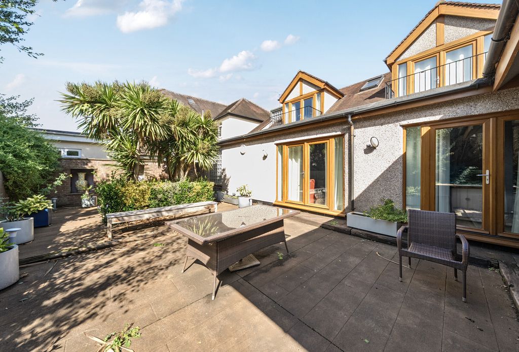 Property photo 3 of 16 1353827-7-68c7F53...