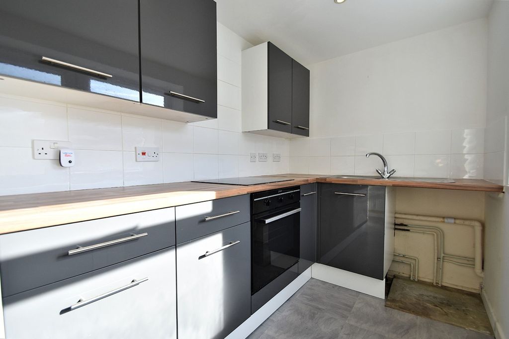 Property photo 2 of 9 Picture No. 13