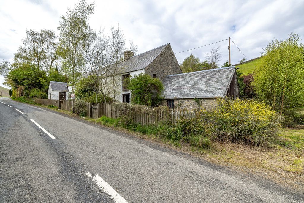Property photo 2 of 37 Hawthornbank